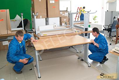 Modernes Büro in natürlichen Farben