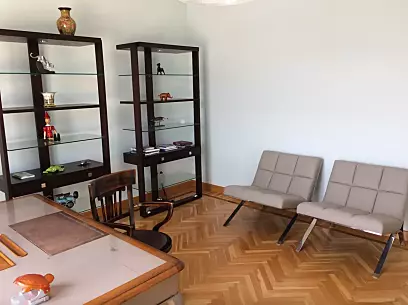 Italienische Villa am See mit Yachthafen