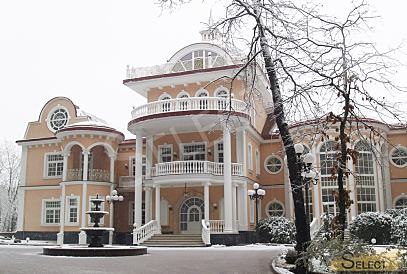 Luxurious palace in classical style with a lake