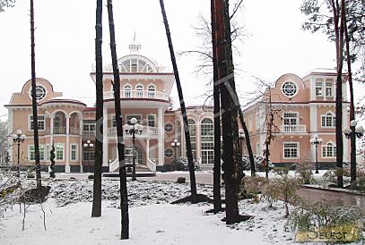 Luxurious palace in classical style with a lake