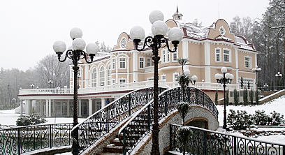 Luxurious palace in classical style with a lake